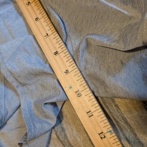 Under Armour Shorts Gray with Blue Outline Has under Briefs Heat Gear Loose fit - Picture 4 of 7